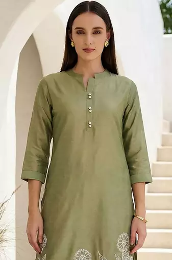 Women Floral Embroidered Regular Thread Work Kurta with Trousers