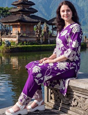 Women Ethnic Motifs Printed Regular Pure Cotton Kurta with Trousers 1