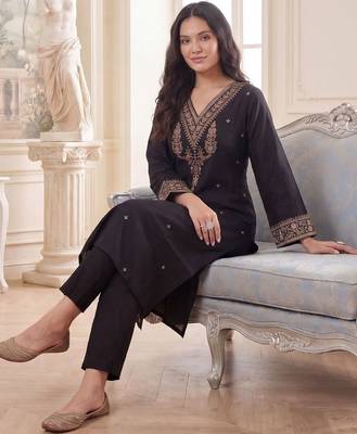 Women Ethnic Motifs Embroidered Regular Thread Work Liva Kurta with Trousers 1