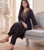 Women Ethnic Motifs Embroidered Regular Thread Work Liva Kurta with Trousers