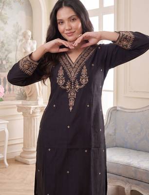 Women Ethnic Motifs Embroidered Regular Thread Work Liva Kurta with Trousers 2