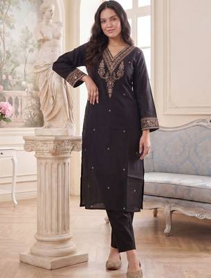 Women Ethnic Motifs Embroidered Regular Thread Work Liva Kurta with Trousers 3