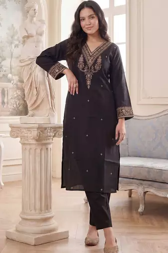 Women Ethnic Motifs Embroidered Regular Thread Work Liva Kurta with Trousers