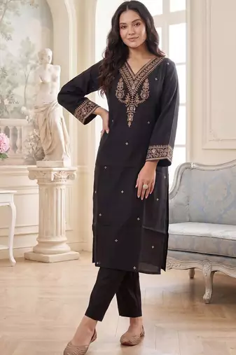 Women Ethnic Motifs Embroidered Regular Thread Work Liva Kurta with Trousers