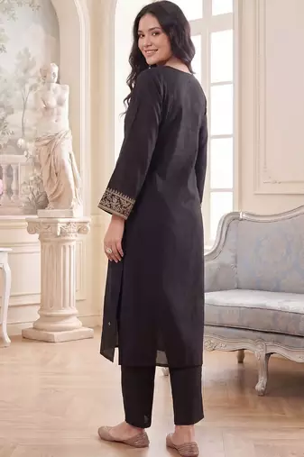 Women Ethnic Motifs Embroidered Regular Thread Work Liva Kurta with Trousers
