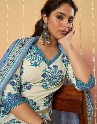 Women Floral Printed Regular Pure Cotton Kurta with Trousers & With Dupatta 3