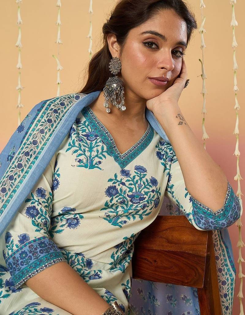 Women Floral Printed Regular Pure Cotton Kurta with Trousers & With Dupatta
