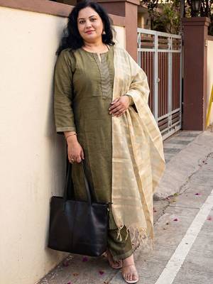 Women Ethnic Motifs Regular Thread Work Kurta with Trousers & With Dupatta 5