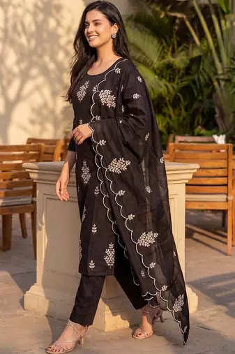 Women Ethnic Motifs Embroidered Regular Thread Work Kurta with Trousers & With Dupatta