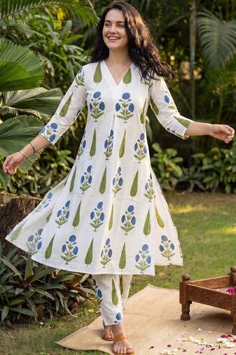Women Floral Printed Regular Pure Cotton Kurta with Trousers