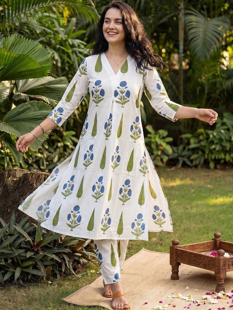 Women Floral Printed Regular Pure Cotton Kurta with Trousers