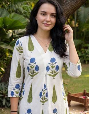 Women Floral Printed Regular Pure Cotton Kurta with Trousers 3