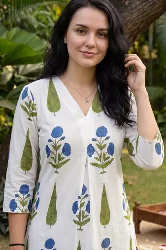 Women Floral Printed Regular Pure Cotton Kurta with Trousers