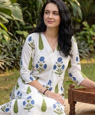 Women Floral Printed Regular Pure Cotton Kurta with Trousers 4