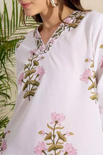 Women Floral Printed Pure Cotton A-Line Kurta with Trousers