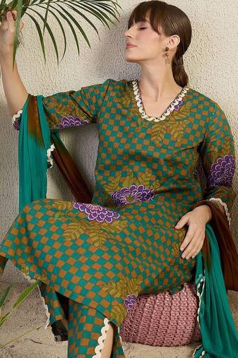 Women Floral Printed Regular Beads and Stones Kurta with Trousers & With Dupatta