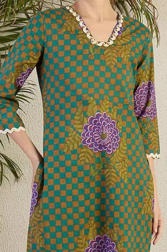 Women Floral Printed Regular Beads and Stones Kurta with Trousers & With Dupatta