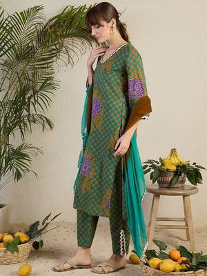 Women Floral Printed Regular Beads and Stones Kurta with Trousers & With Dupatta 4