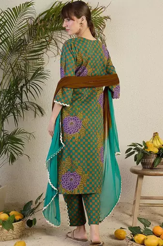 Women Floral Printed Regular Beads and Stones Kurta with Trousers & With Dupatta