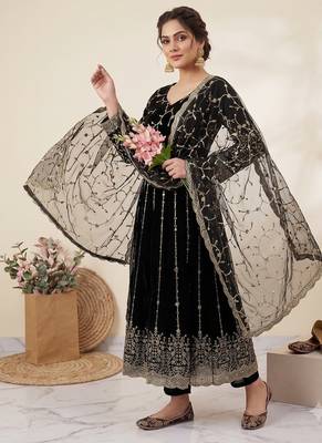 Designer black heavy zari & sequins work anarkali gown 1