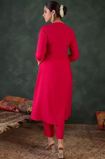 Women Floral Embroidered Kurta with Trousers