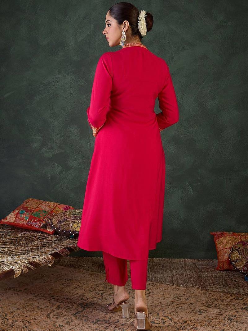 Women Floral Embroidered Kurta with Trousers
