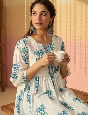 Floral Printed Empire V-Neck Pure Cotton A-Line Kurta with Trousers 2