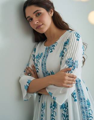 Floral Printed Empire V-Neck Pure Cotton A-Line Kurta with Trousers 3