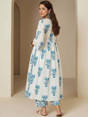 Floral Printed Empire V-Neck Pure Cotton A-Line Kurta with Trousers 5