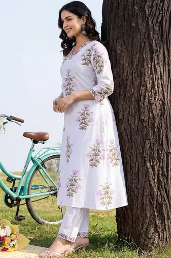Women Floral Printed Regular Pure Cotton Kurta with Trousers