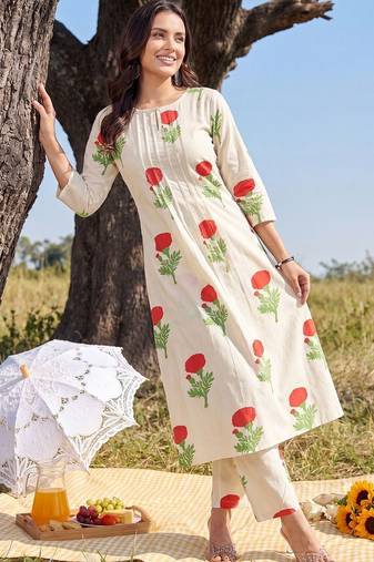 Women Floral Printed Regular  Cotton Kurta with Trousers