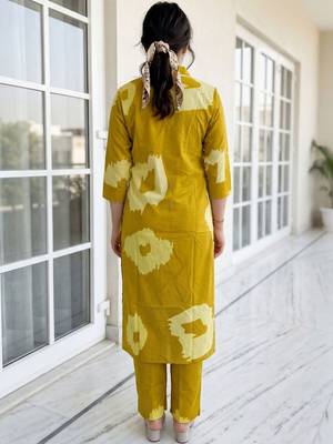 Women Printed Regular Pure Cotton Kurta with Trousers 4