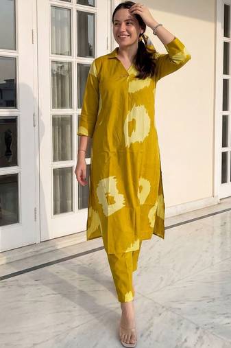 Women Printed Regular  Cotton Kurta with Trousers