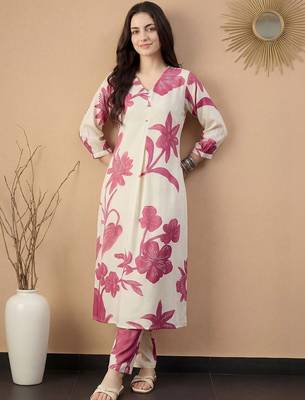 Women Floral Printed Regular Kurta with Trousers 1