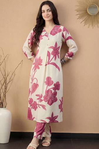 Women Floral Printed Regular Kurta with Trousers