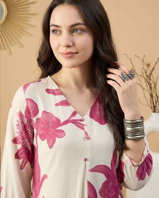 Women Floral Printed Regular Kurta with Trousers 2