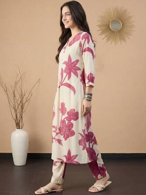 Women Floral Printed Regular Kurta with Trousers 3