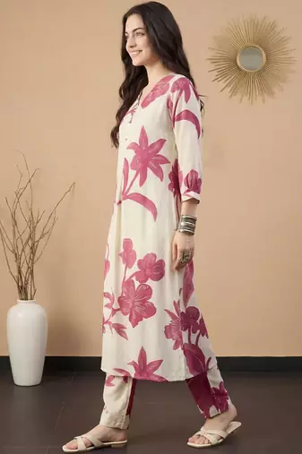 Women Floral Printed Regular Kurta with Trousers