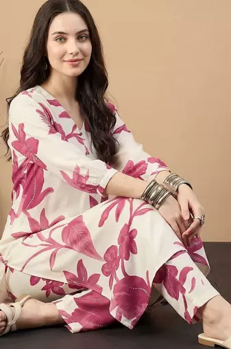 Women Floral Printed Regular Kurta with Trousers