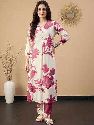 Women Floral Printed Regular Kurta with Trousers 6