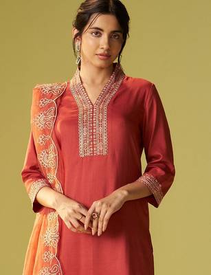 Women Floral Embroidered Kurta with Trousers & Dupatta 1