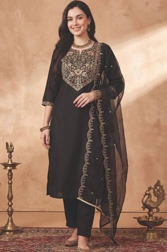 Women Floral Embroidered Regular Thread Work Kurta with Trousers & With Dupatta