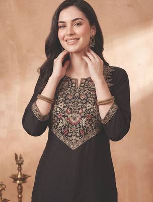 Women Floral Embroidered Regular Thread Work Kurta with Trousers & With Dupatta 2