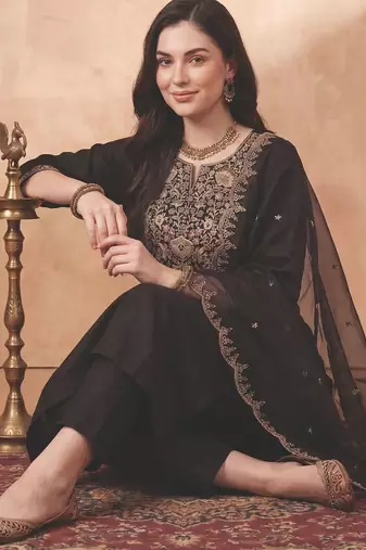 Women Floral Embroidered Regular Thread Work Kurta with Trousers & With Dupatta