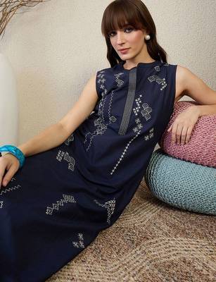 Women Woven Design Embroidered Cotton Kurta with Palazzos 2