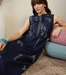 Women Woven Design Embroidered Cotton Kurta with Palazzos