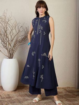 Women Woven Design Embroidered Cotton Kurta with Palazzos 6