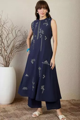 Women Woven Design Embroidered Cotton Kurta with Palazzos