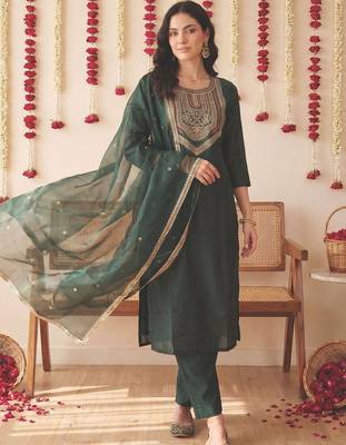 Women Ethnic Motifs Embroidered Regular Sequinned Liva Kurta with Trousers & With Dupatta 3