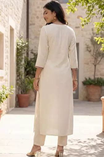 Women Ethnic Motifs Embroidered Regular Thread Work Liva Kurta with Trousers